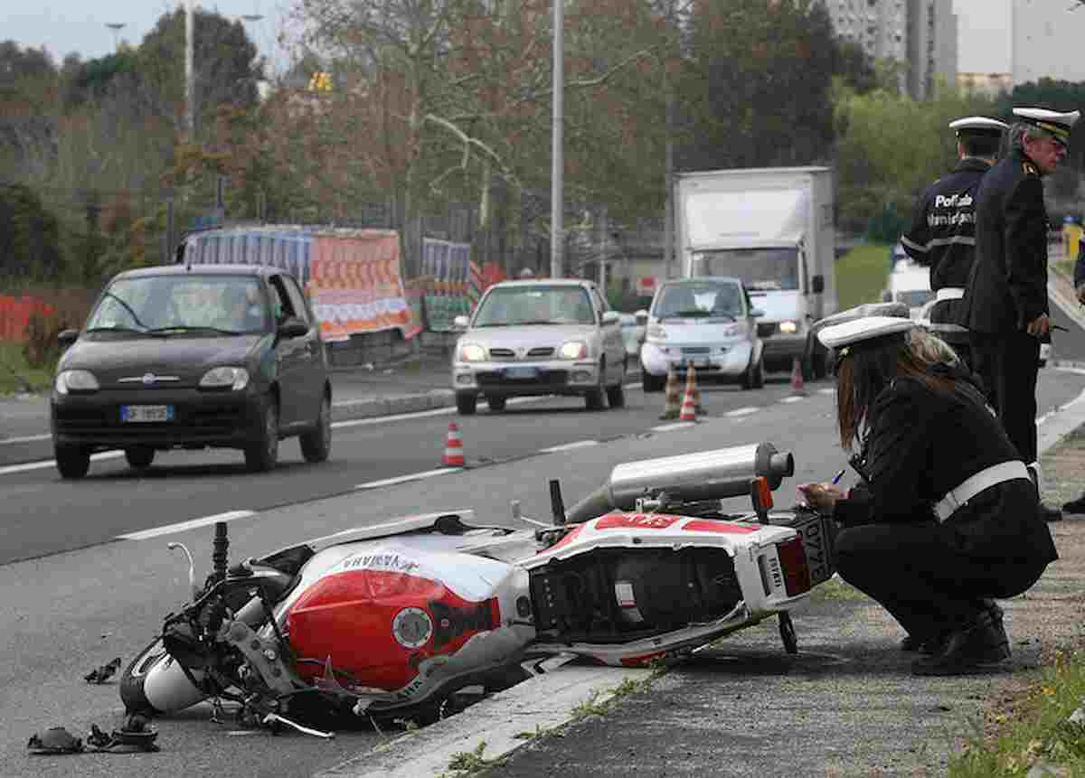 Verona Scontro Tra Auto E Moto Sulla Sr Gardesana Un Morto