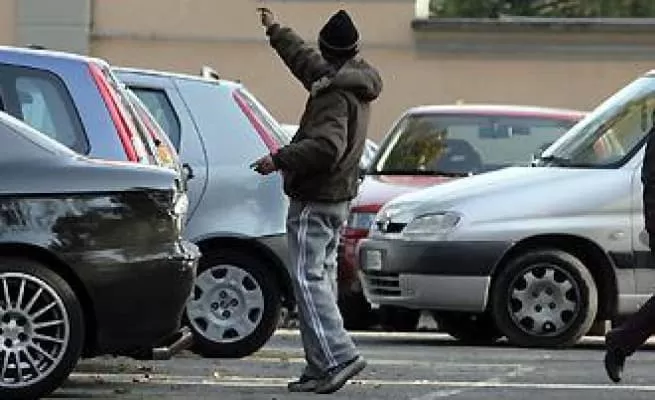 parcheggiatori abusivi Salerno