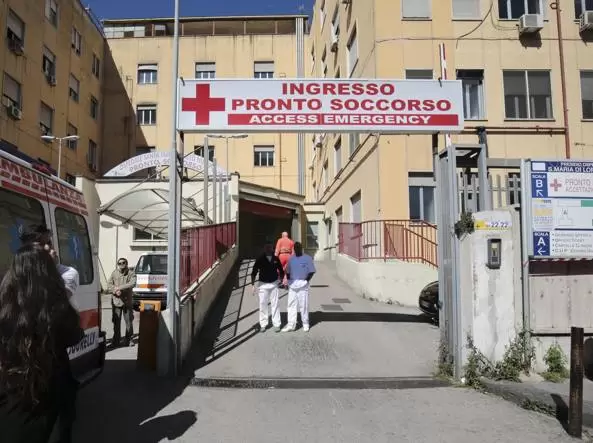 coronavirus-napoli-servizio-ospedale-loreto-mare