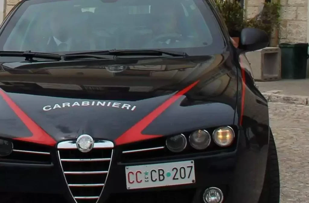 rapina villa 12enne ladri giocattoli sorvegliato casa quattro persone auto foglio 25enne carabinieri sorvegliato speciale patrigno violento punto grigia