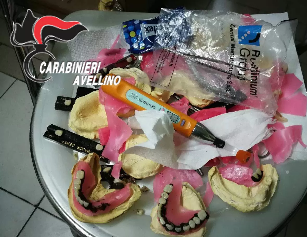 falso dentista Avellino