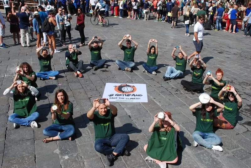 greenpeace flash mob