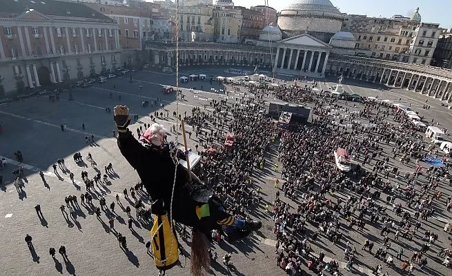 Napoli-Vigili del Fuoco-Epifania-6 gennaio-Befana-Eventi-Piazza del Plebiscito-Bambini