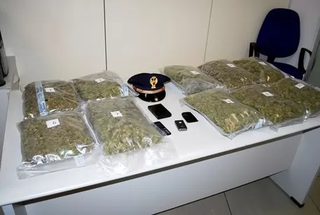 Polizia-Napoli-Centro-direzionale-Marijuana-Sequestri