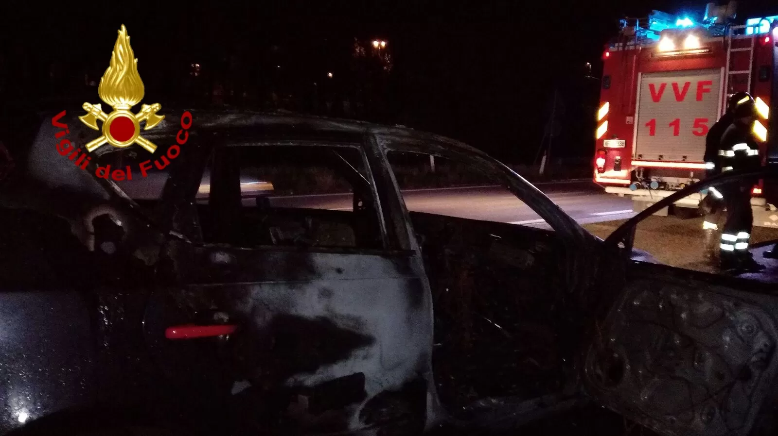 auto in fiamme raccordo autostradale salerno avellino