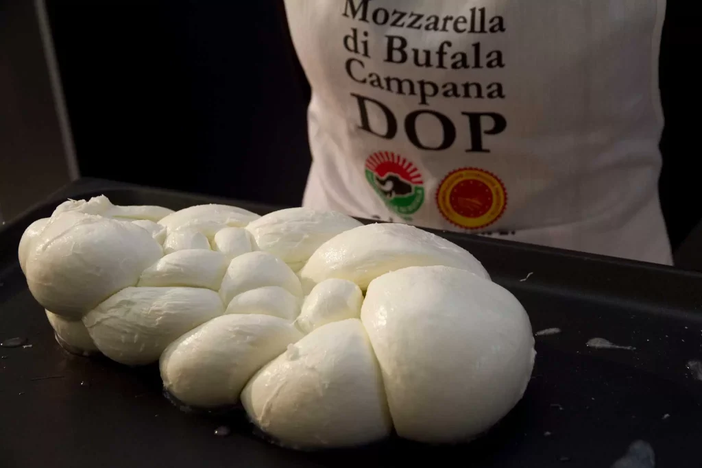 Falsa mozzarella di bufala