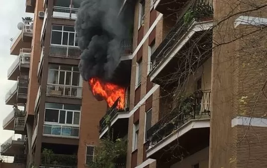 Incendio, Giugliano in Campania, Villaricca, Vigili del Fuoco, carabinieri, vigili urbani, guardia di finanza