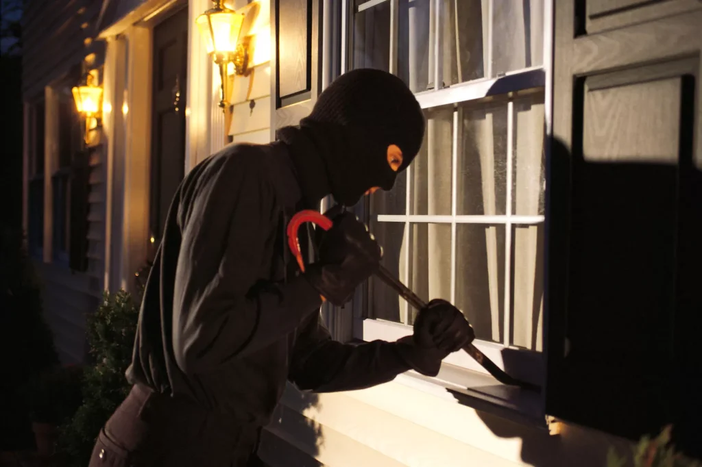 Pozzuoli-furto-vigilantes-carabinieri