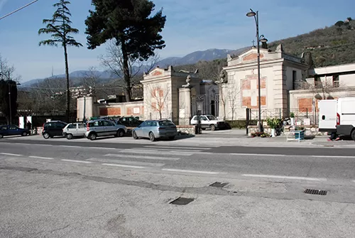 raid cimitero ladri