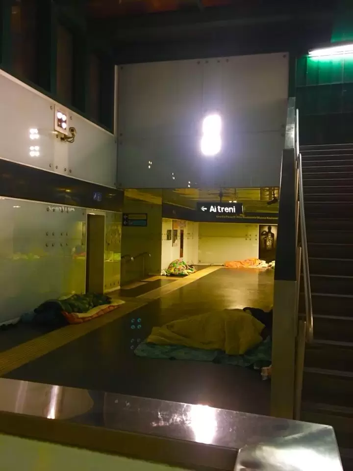 senzatetto-stazione-metro-freddo