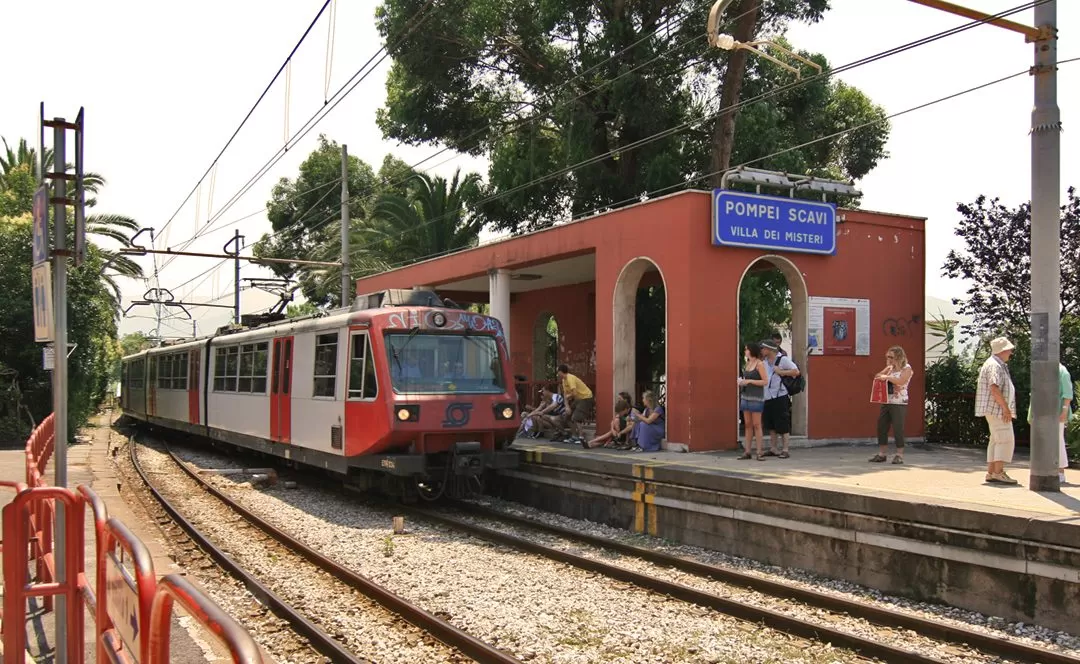 pompei-famiglia-napoletani-portafogli-non-restituisce