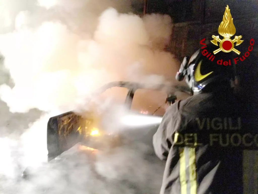 auto-fiamme-a16-napoli-canosa