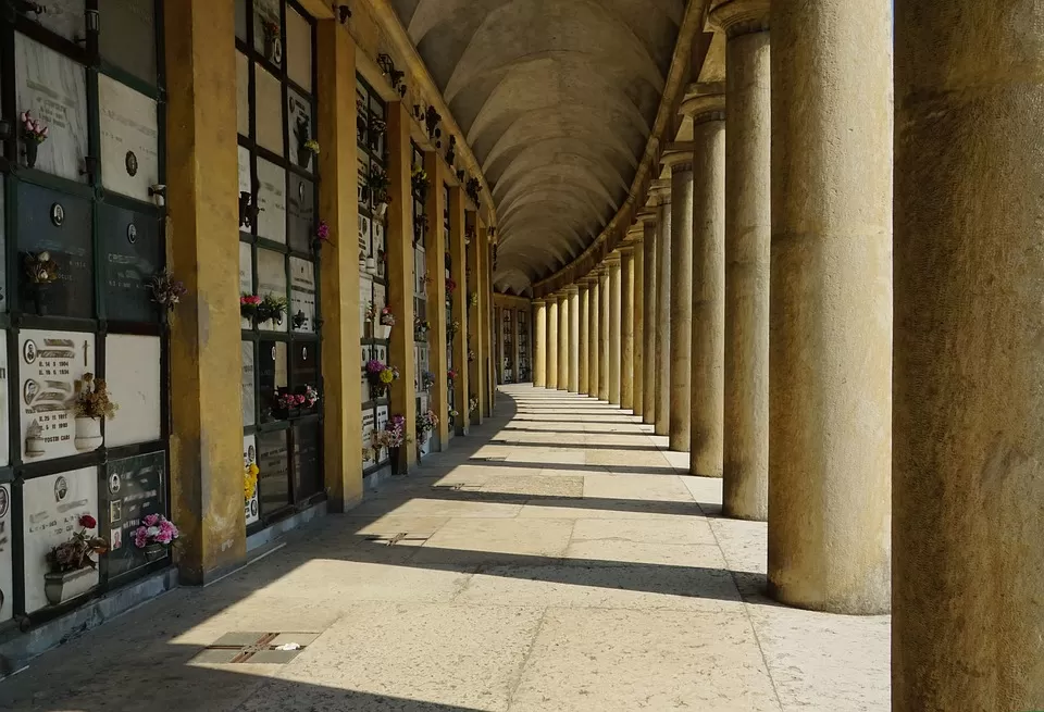 Furto al cimitero di Avellino