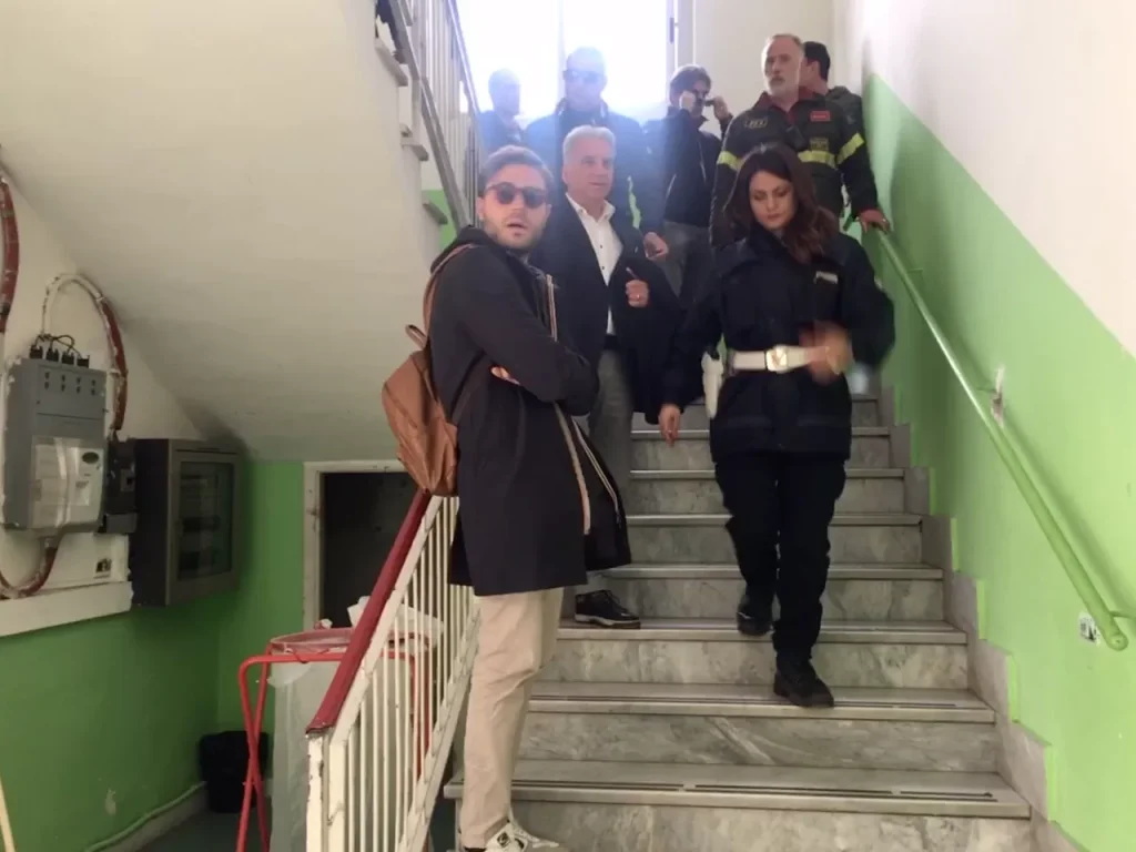 crolla-parete-scuola-santanastasia-sequestro-aule