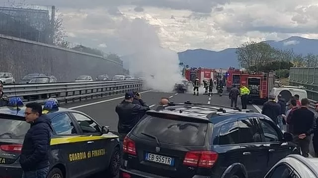 incidente-a3-auto-fiamme