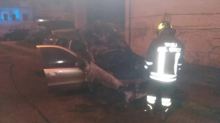 auto-fiamme-pensionato-benevento