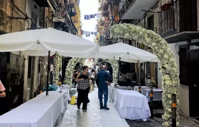 napoli-matrimonio-strada-chiusa