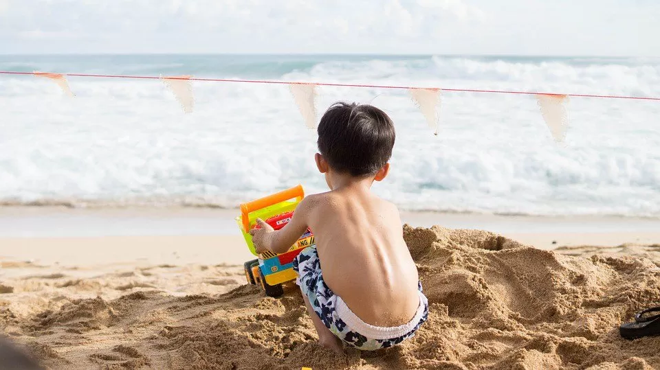 bambino-spiaggia