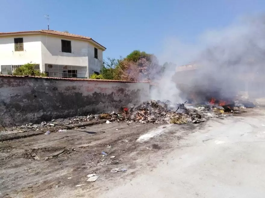 incendio-castel-volturno-rifiuti