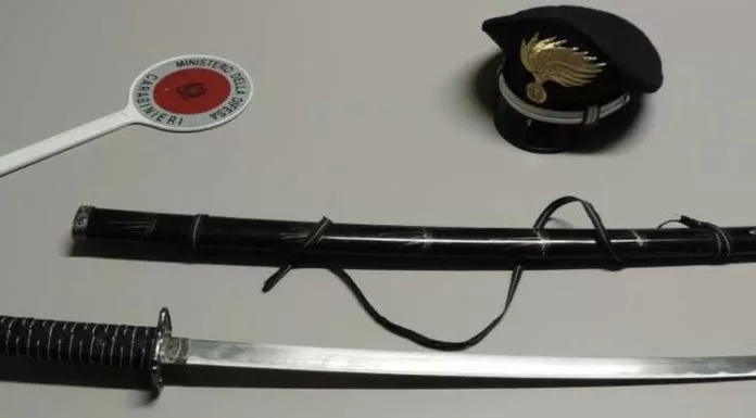 katana-carabinieri-696x385