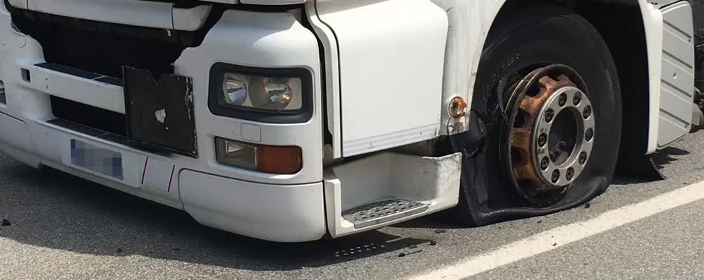 incidente-salza-irpina-camion-pneumatico