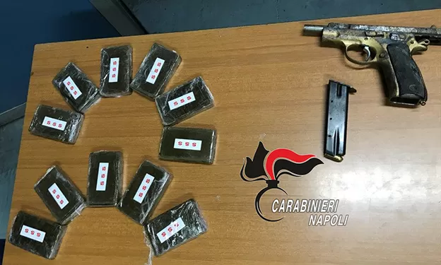 droga-pistola-casa-pozzuoli-arrestata-coppia