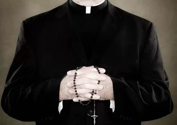 abusi-sessuali-villa-literno-vescovo-sospende-prete