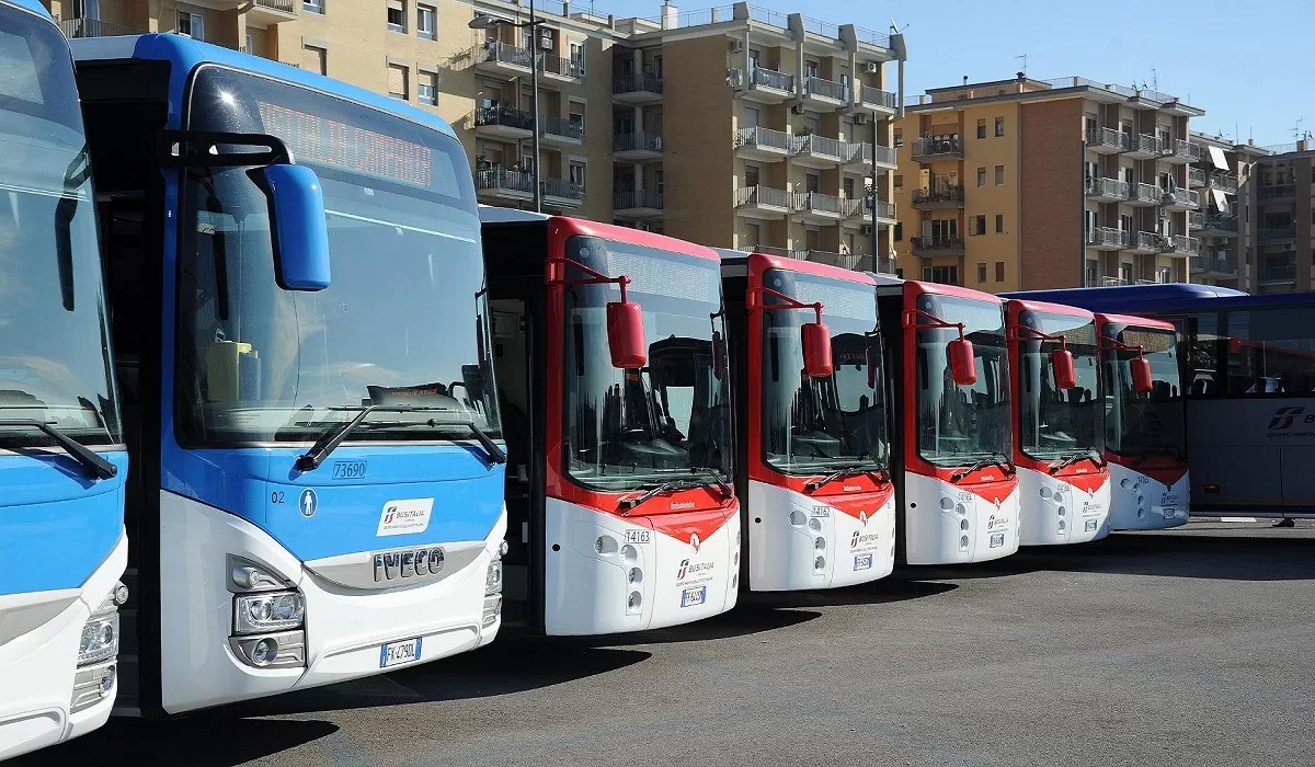 autobus-salerno-luci-artista-2019