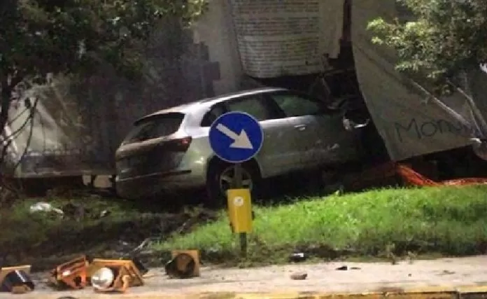 napoli-incidente-stradale-secondigliano-auto-rotonda