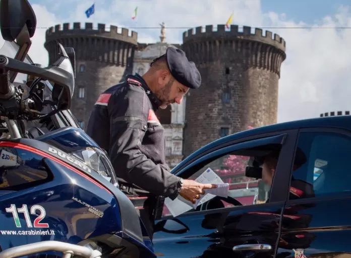 napoli-guida-scooter-senza-casco-multe-sequestri