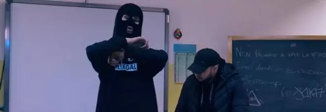 marcianise-scuola-fiamme-video-trap