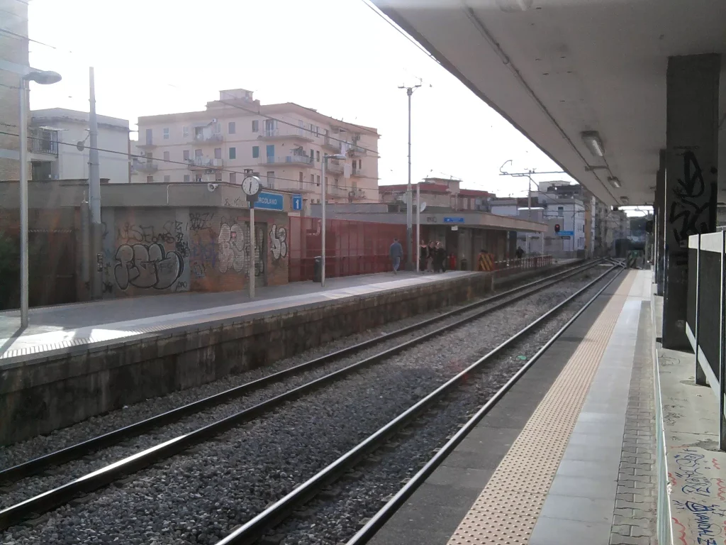 stazione-ercolano-carabinieri-coltello-fermato