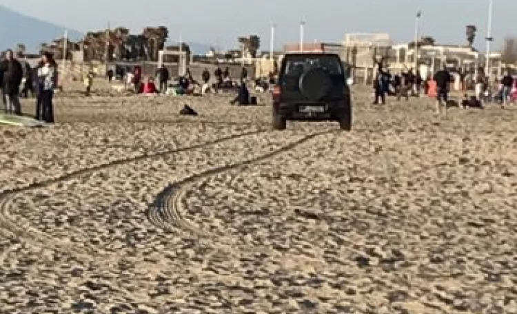 giugliano-in-campania-auto-spiaggia-varcaturo