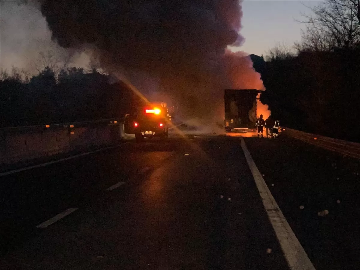 mezzo-fiamme-a16-napoli-canosa-riaperto-tratto