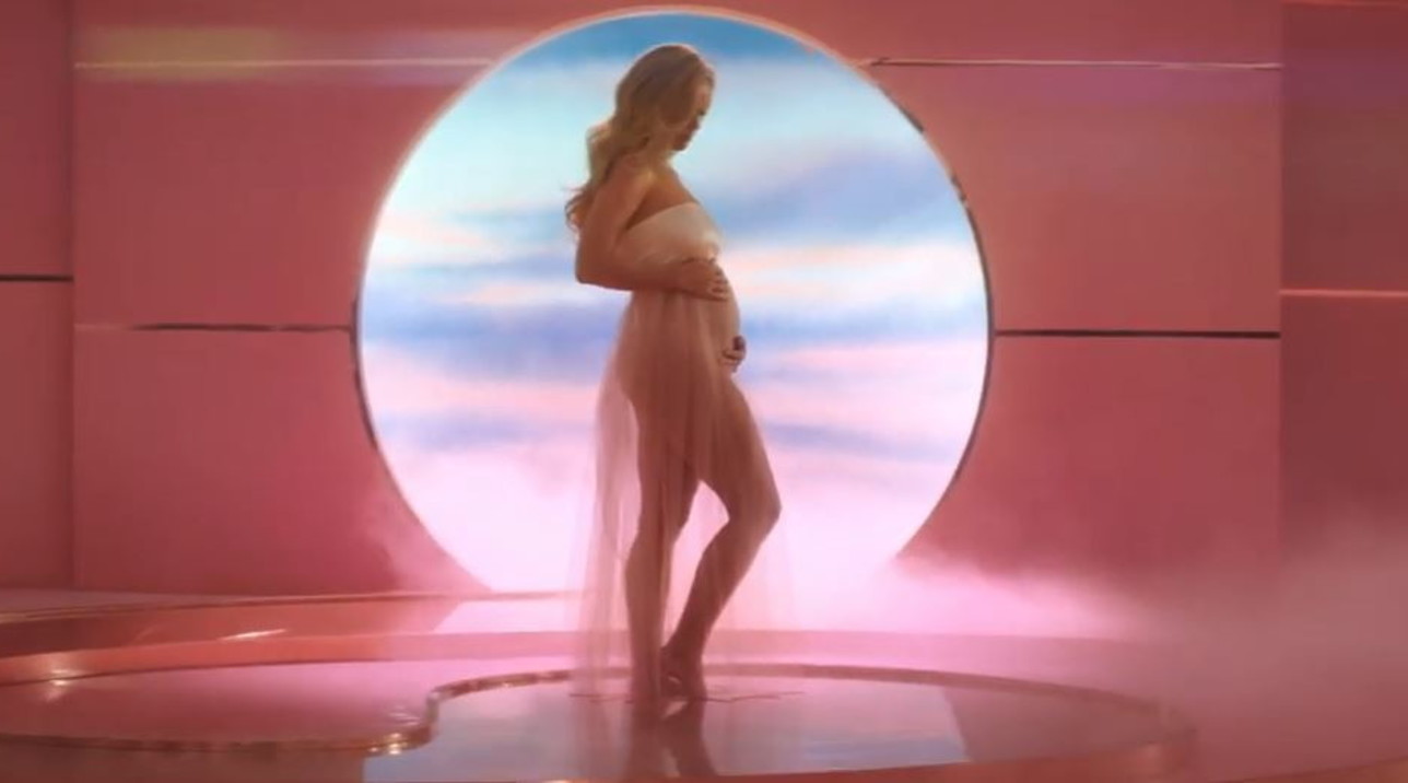 Katy Perry incinta di Orlando Bloom: l’annuncio su Instagram con il pancione