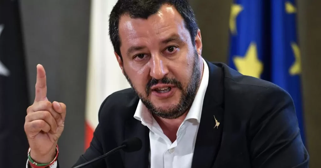 salvini-napoli-pasquale-apicella