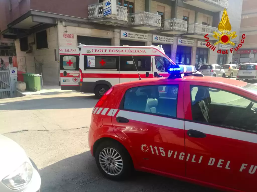 malore-casa-donna-vigili-fuoco-avellino-24-giugno