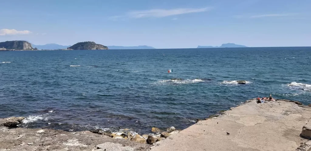 pozzuoli-riaprono-spiagge-libere