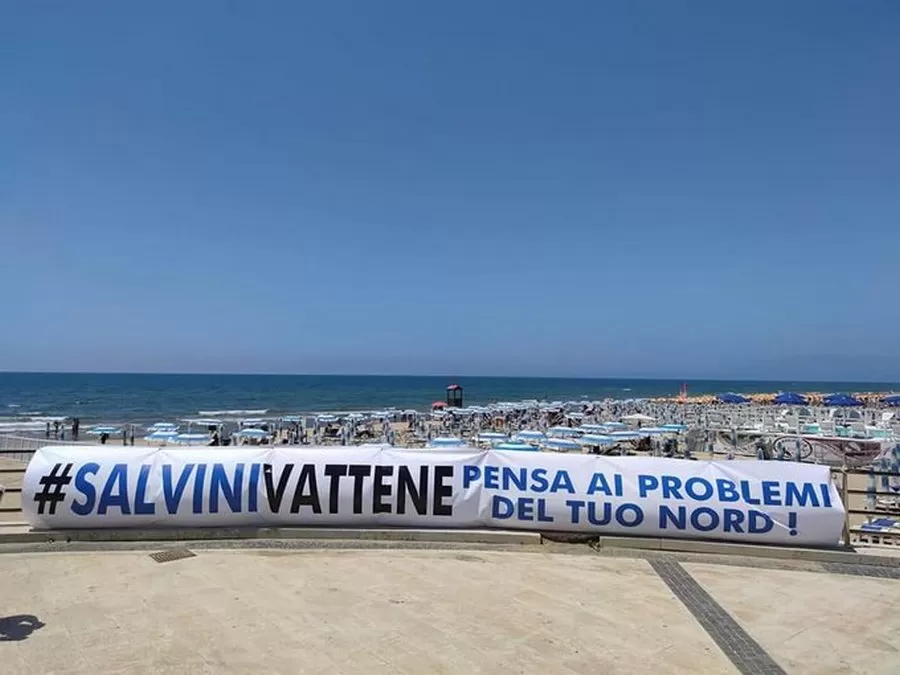 striscione-contro-salvini-mondragone-29-giugno