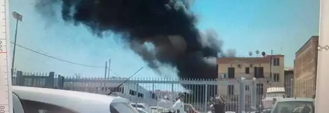 incendio-villaricca-fiamme-depisito-pneumatici