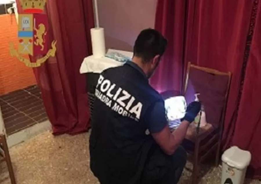 casa-luci-rosse-aversa-arresti-7-luglio