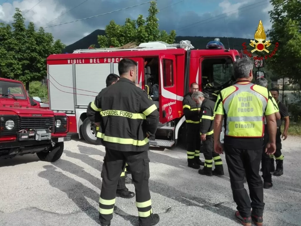 San Felice a Cancello, nella tarda mattinata di oggi, 13 agosto, il personale operativo dei Vigili del Fuoco di Caserta è intervenuto per la ricerca di una persona che si è allontanata da casa minacciando di suicidarsi.