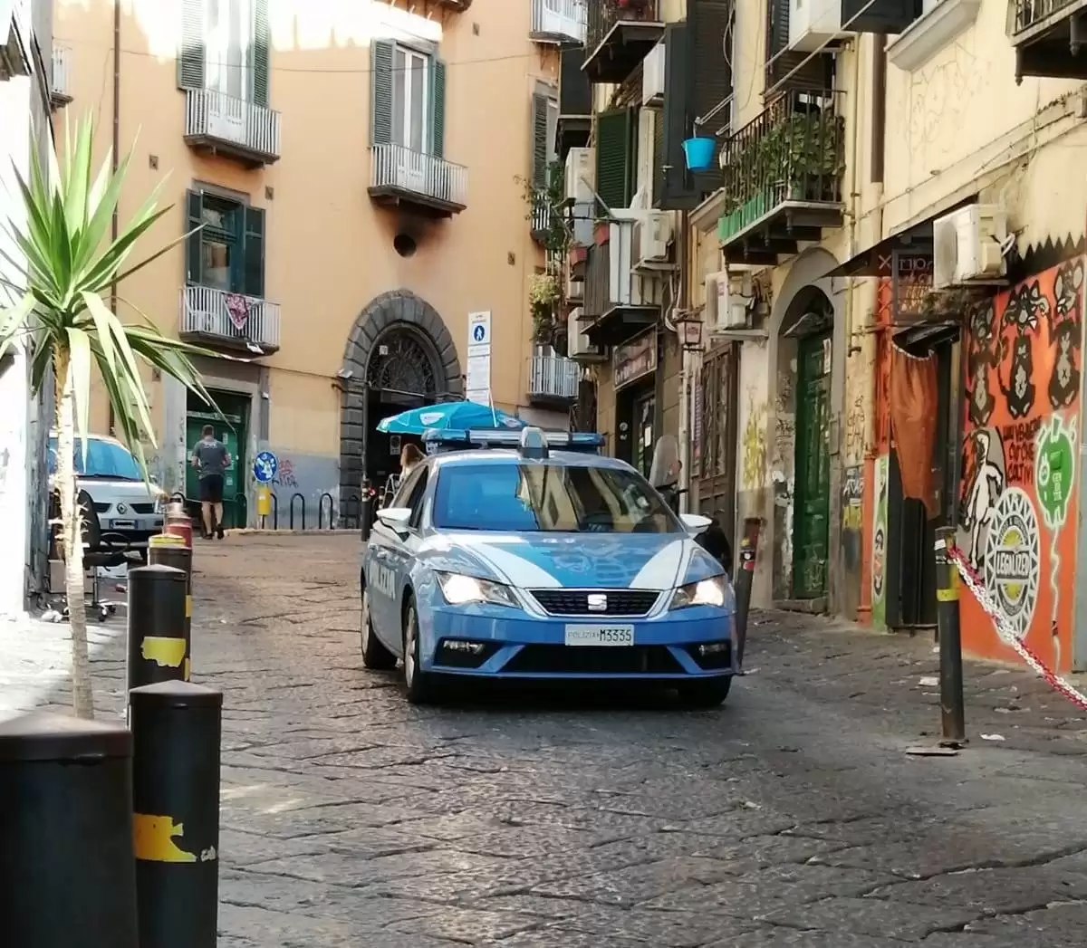 bar-napoli-chiuso-alcol-venduto-minorenni-8-settembre