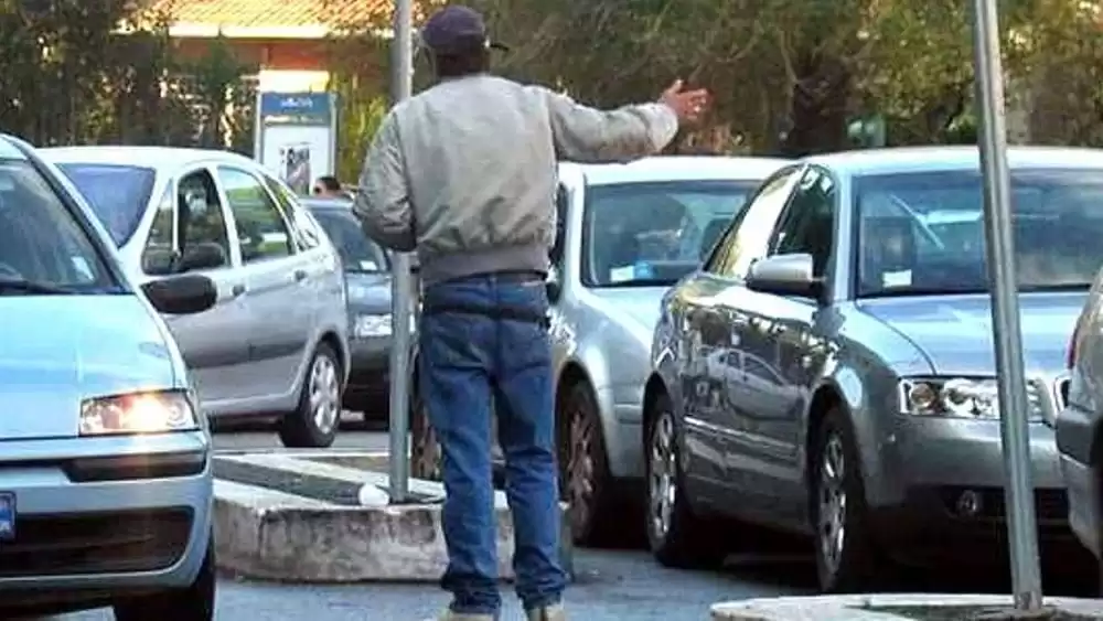 covid-napoli-parcheggiatore-abusivo-positivo-lavorare