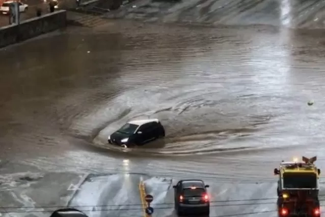 maltempo-avellino-strade-allagate-persone-intrappolate-auto-alberi-caduti