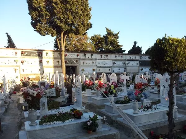 covid-monte-di-procida-chiuso-cimitero-giorno-morti