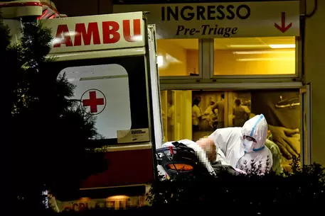 napoli-morto-bagno-cardarelli-procura-indaga-decessi