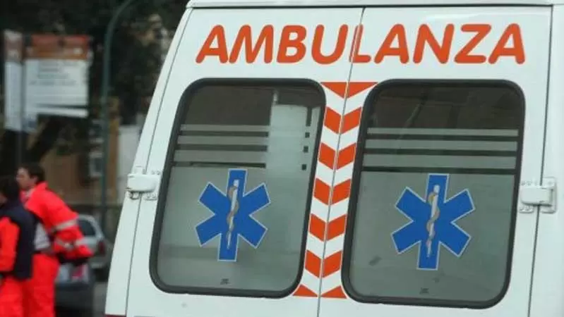 pozzuoli-bimbo-sviene-strada-ambulanza-45-minuti