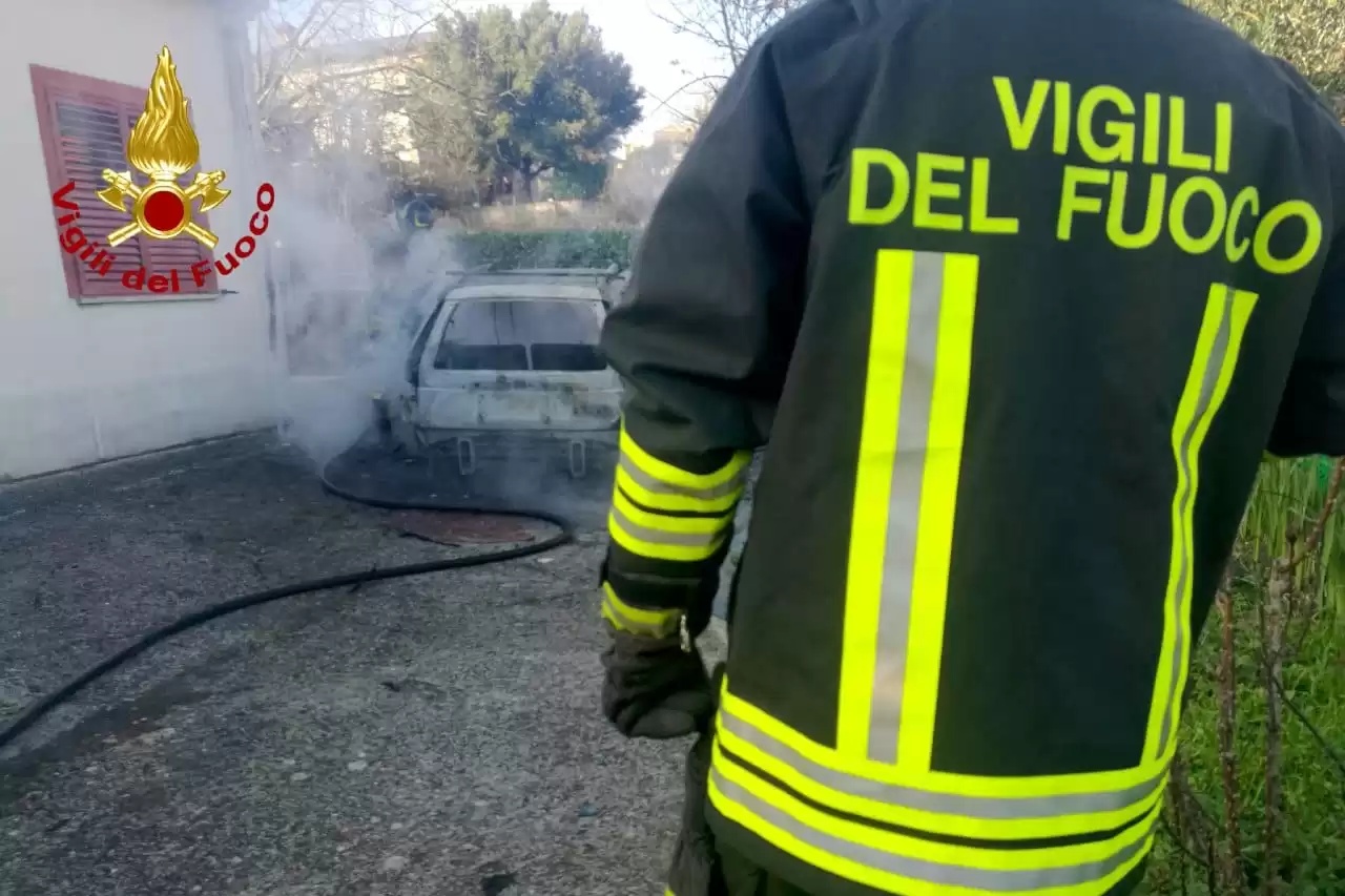 incendio-aiello-sabato-auto-fiamme-28-gennaio