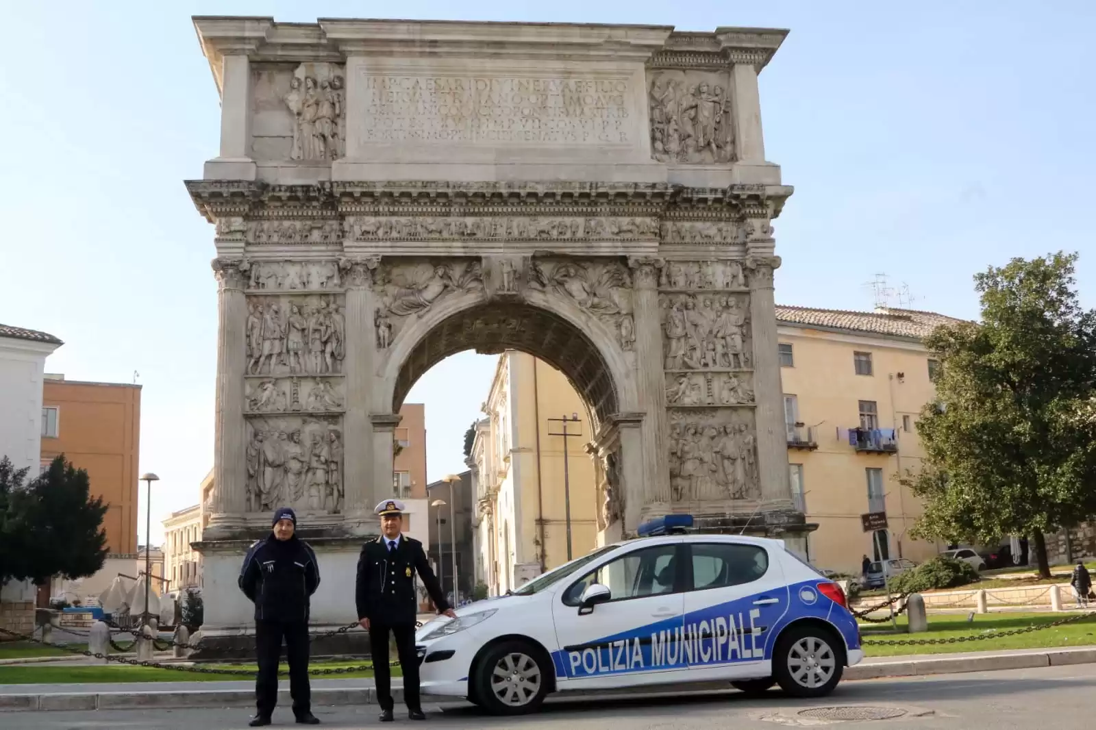 benevento-occupano-denunciata-coppia